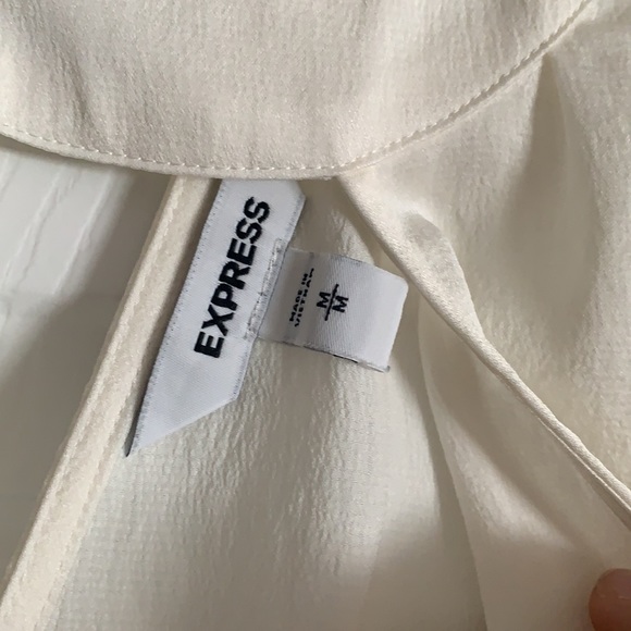 Express cream top size Medium NWOT - Picture 2 of 5